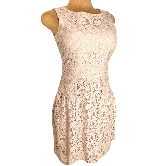 Adrianna Papell Dresses & Skirts - Adrianna Papell Lace Cocktail Dress Blush Beige‎ Romantic Coquette Sleeveless 6
